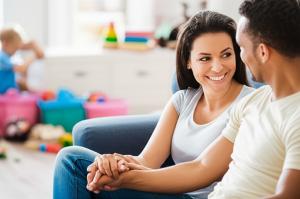 Imagem para o artigo: Happy Marriage After Kids: Ditch Date Night, Do THIS Instead