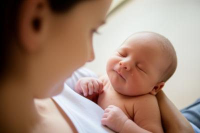 Instantly Calm a Crying Newborn: The 30-Second Doctor-Approved Hack